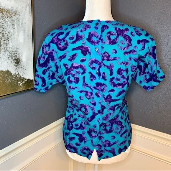 Petite Illustrations leopard print button back top - Picture 2 of 4